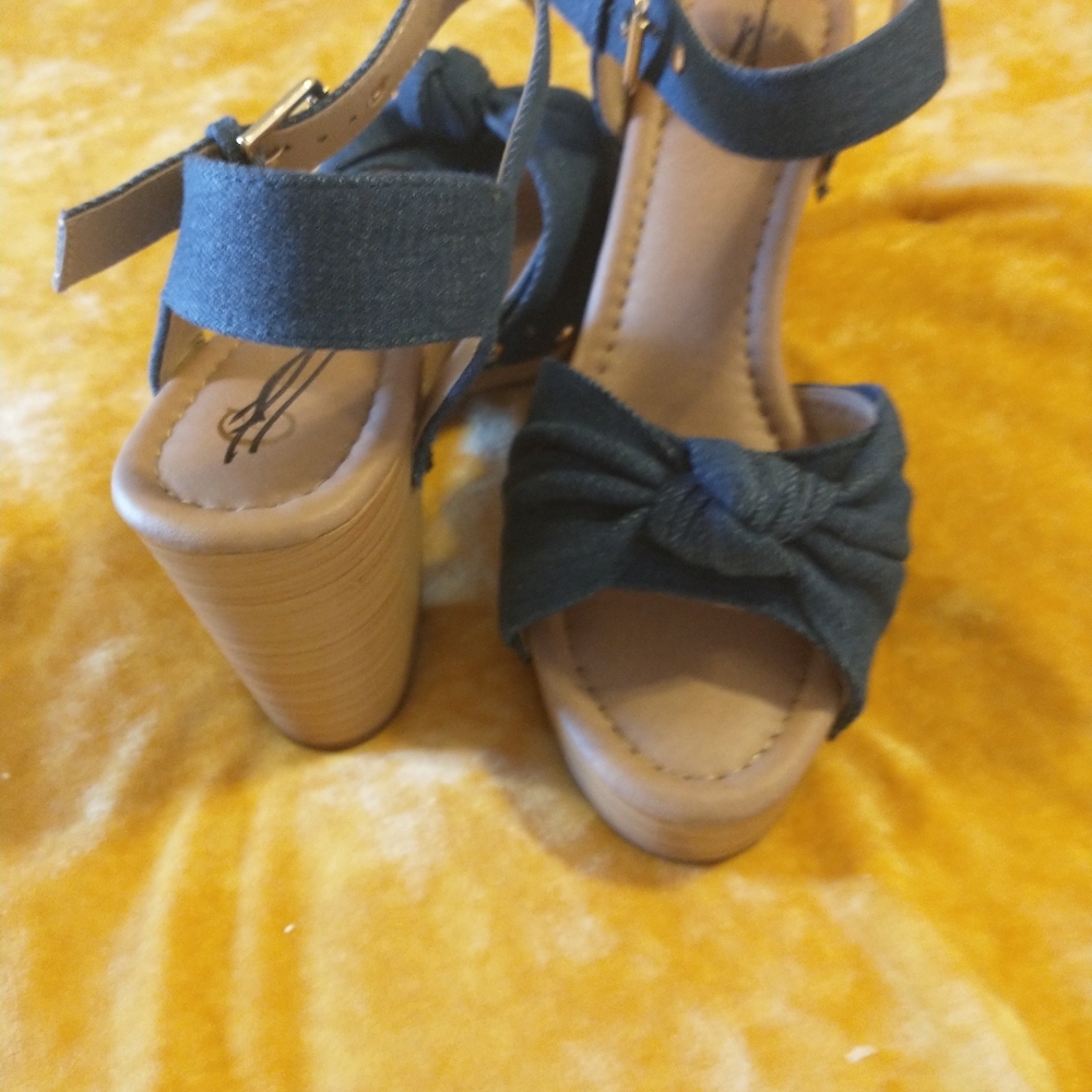 Shoes - Picture 3 of 6